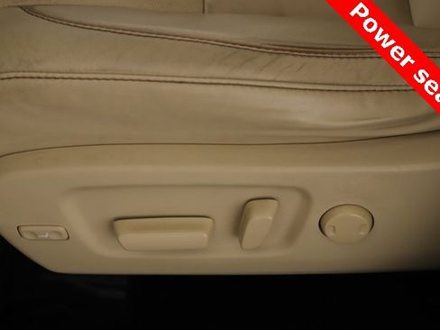 Used 2016 Toyota Highlander XLE image 18