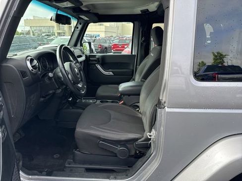 Used 2018 Jeep Wrangler Sahara AWD/4WD image 10