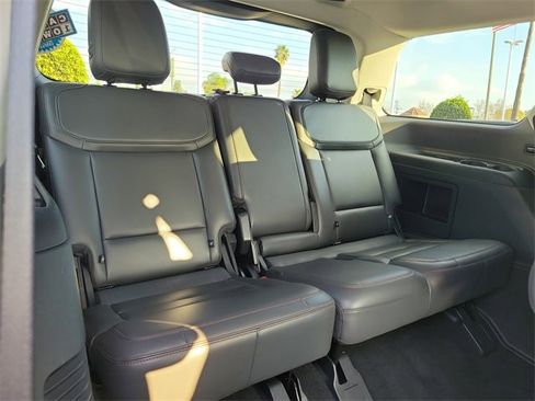 Certified 2025 Ford Expedition Active image 21