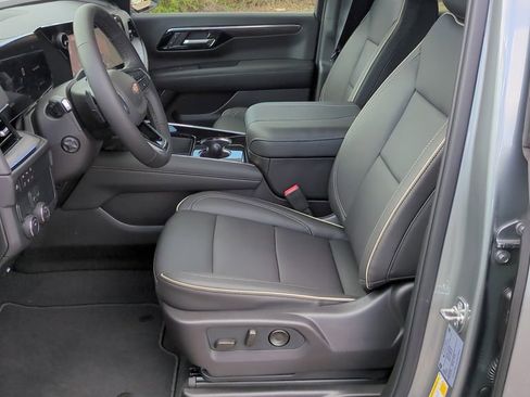 New 2026 Chevrolet Suburban Premier RWD image 10