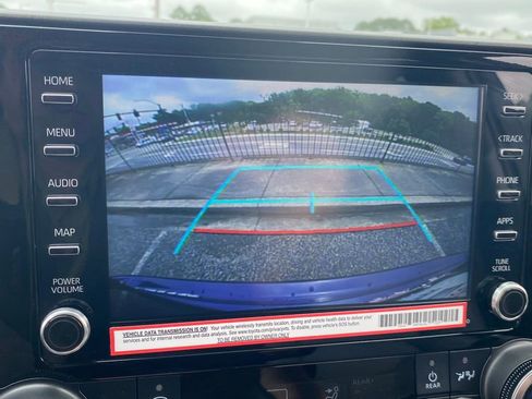 Used 2022 Toyota Highlander XLE FWD image 31