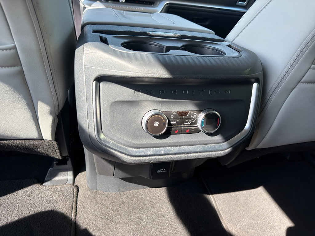 Used 2025 Ford Expedition Platinum w/ Driver's Package AWD/4WD image 16
