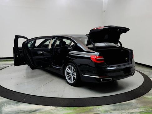 Used 2017 BMW 740i RWD image 12