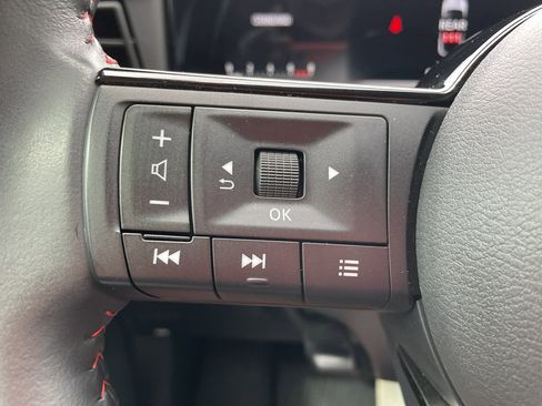 Certified 2025 Nissan Kicks SR image 13