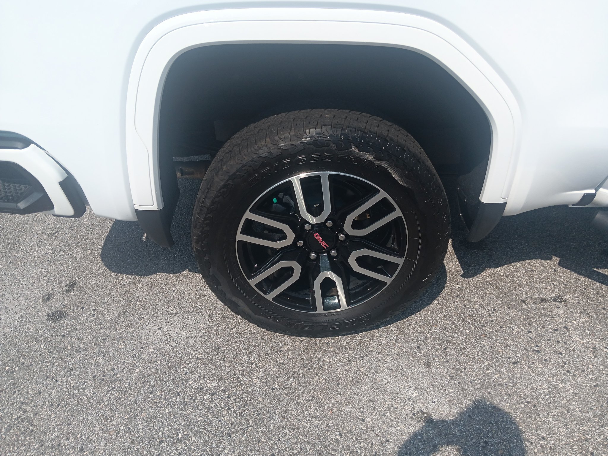 Used 2025 GMC Sierra 1500 AT4 w/ AT4 Premium Package AWD/4WD image 6
