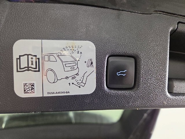 Used 2020 Ford Escape Titanium AWD/4WD image 28