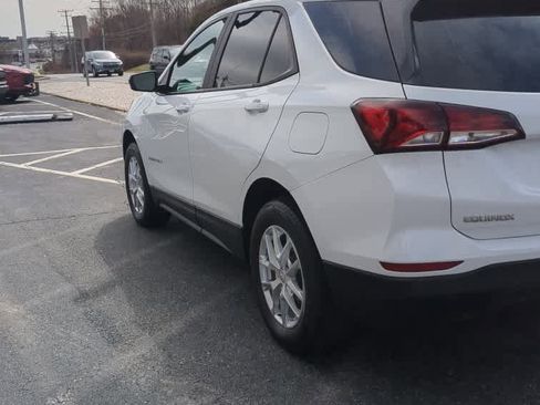 Used 2022 Chevrolet Equinox LS image 3