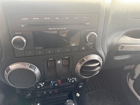 Used 2018 Jeep Wrangler Sport AWD/4WD image 14
