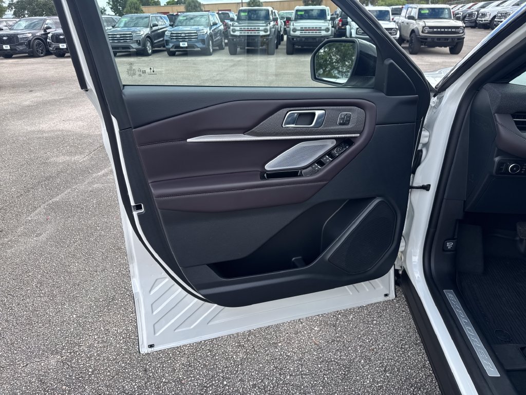 Used 2026 Ford Explorer Platinum RWD image 14