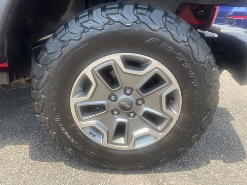 Used 2013 Jeep Wrangler Rubicon w/ Connectivity Group AWD/4WD image 16