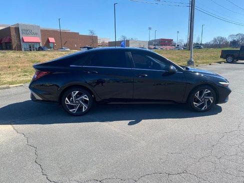 Used 2024 Hyundai Elantra SEL w/ Convenience Package image 8