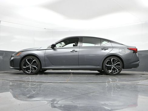 Used 2024 Nissan Altima 2.5 SR FWD image 46