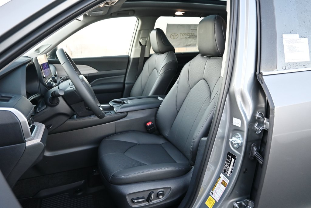 New 2026 Toyota Grand Highlander AWD image 12