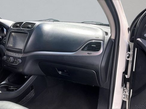 Used 2017 Dodge Journey Crossroad w/ Popular Equipment Group FWD image 28