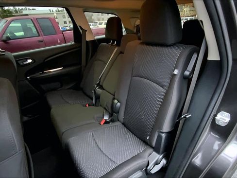 Used 2018 Dodge Journey SE w/ Popular Equipment Group image 19