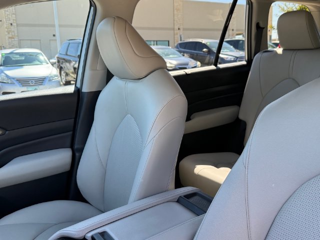 Used 2024 Toyota Grand Highlander AWD image 14