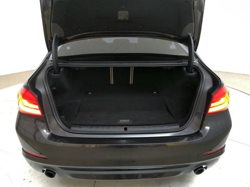 Used 2020 BMW 530e xDrive w/ Convenience Package image 32