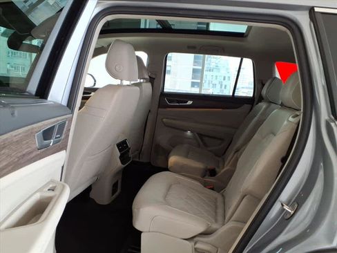 Used 2025 Volkswagen Atlas SEL Premium R-Line image 16