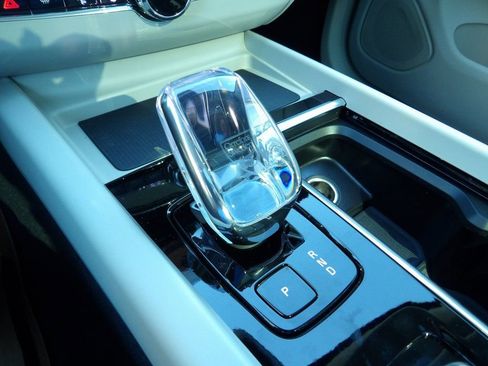 New 2026 Volvo XC60 B5 Ultra w/ Protection Package Premier image 23