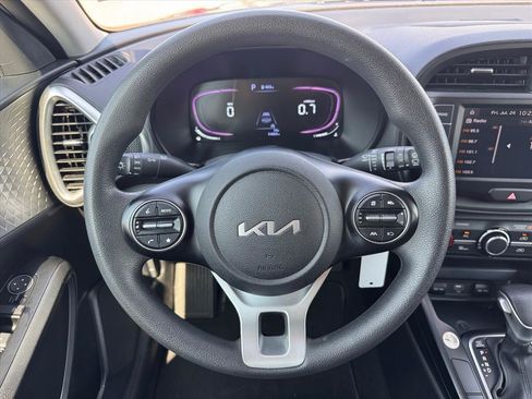 Used 2024 Kia Soul LX w/ Option Group 015 FWD image 11