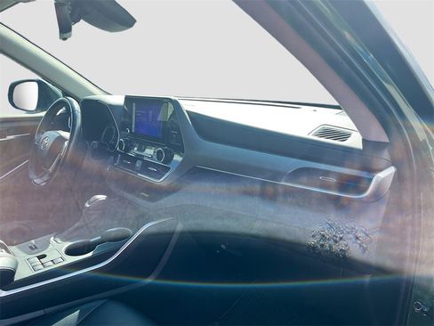 Used 2023 Toyota Highlander XLE image 30