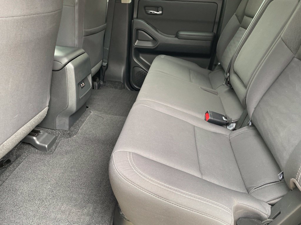Used 2024 Nissan Frontier SV RWD image 18