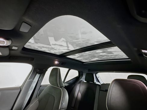 Used 2021 Volvo XC40 T5 R-Design w/ Protection Package Premier image 25