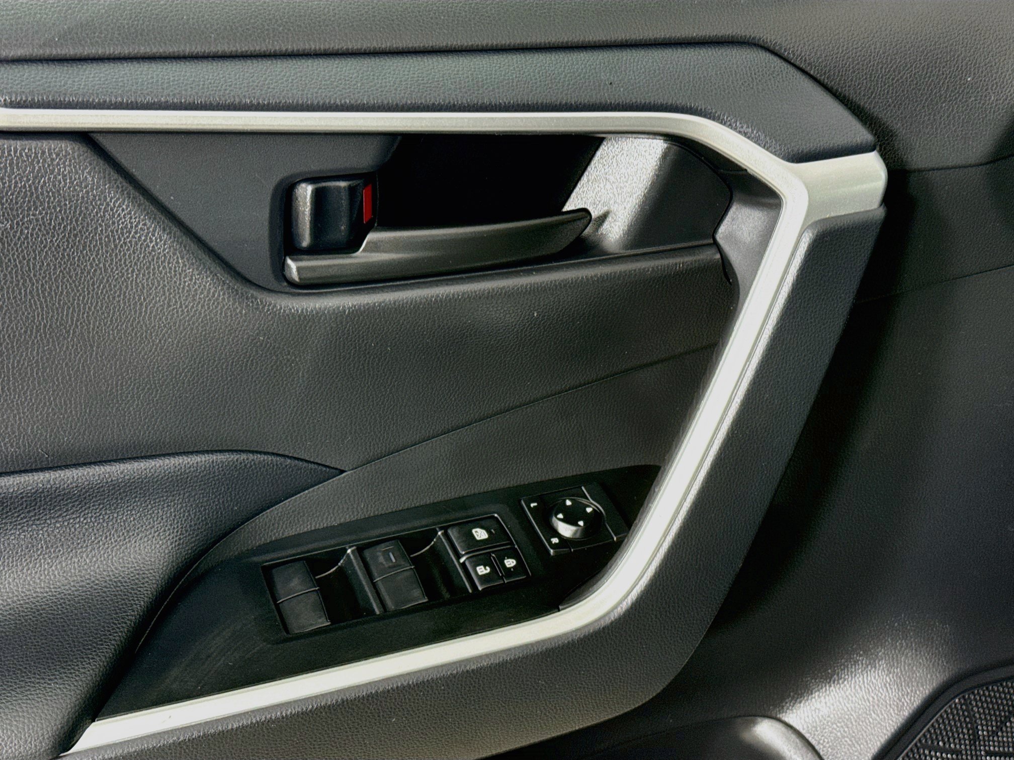 Certified 2025 Toyota RAV4 LE AWD/4WD image 19