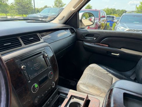 Used 2009 GMC Yukon Denali RWD image 11