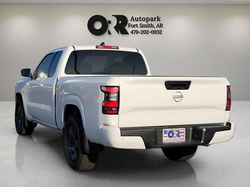 Used 2025 Nissan Frontier SV RWD image 4