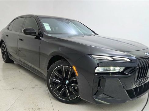 Used 2024 BMW 740i w/ Premium Package image 94