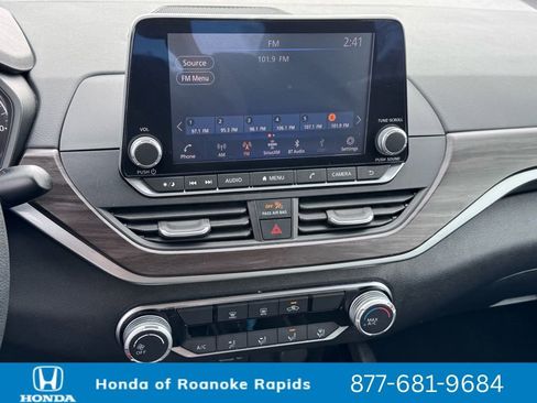 Used 2024 Nissan Altima 2.5 SV image 16