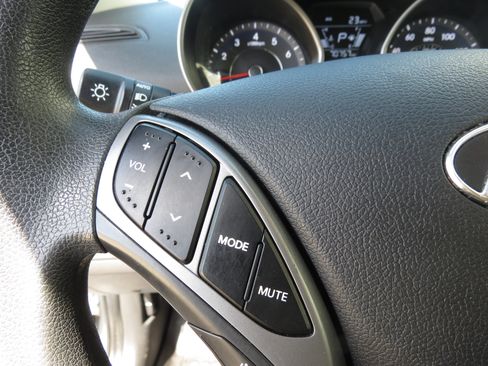 Used 2014 Hyundai Elantra SE w/ Option Group 02 FWD image 14