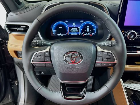 New 2026 Toyota Highlander Platinum AWD/4WD image 9
