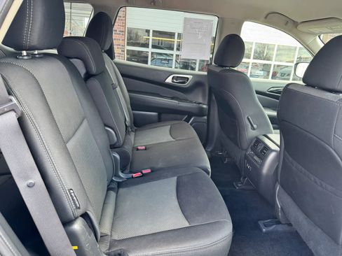 Used 2019 Nissan Pathfinder S image 37