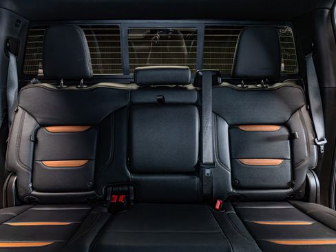 Used 2025 GMC Sierra 2500 AT4 w/ AT4 Premium Plus Package image 25