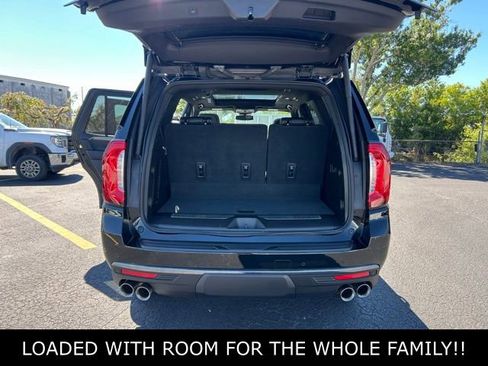 Used 2023 GMC Yukon AT4 w/ AT4 Premium Package AWD/4WD image 17
