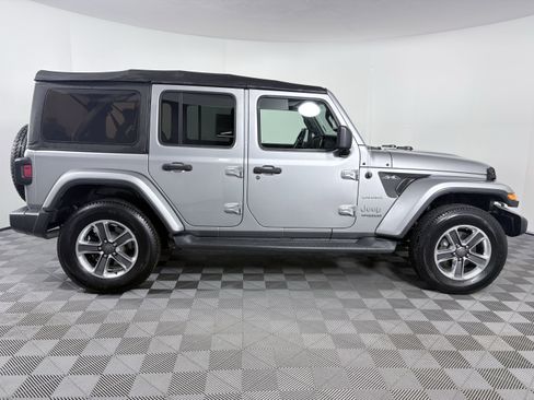 Used 2018 Jeep Wrangler Unlimited Sahara image 10