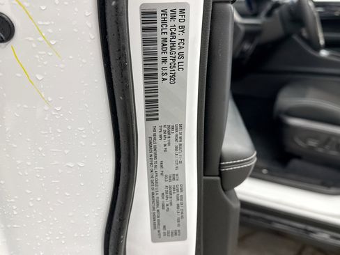 Used 2023 Jeep Grand Cherokee Laredo w/ Luxury Tech Group I image 25