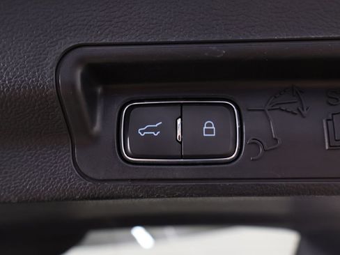Used 2023 Ford Explorer XLT w/ Equipment Group 202A AWD/4WD image 18