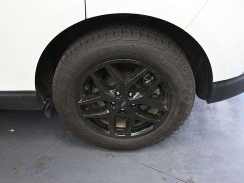 Used 2023 Ford Edge SEL AWD/4WD image 14