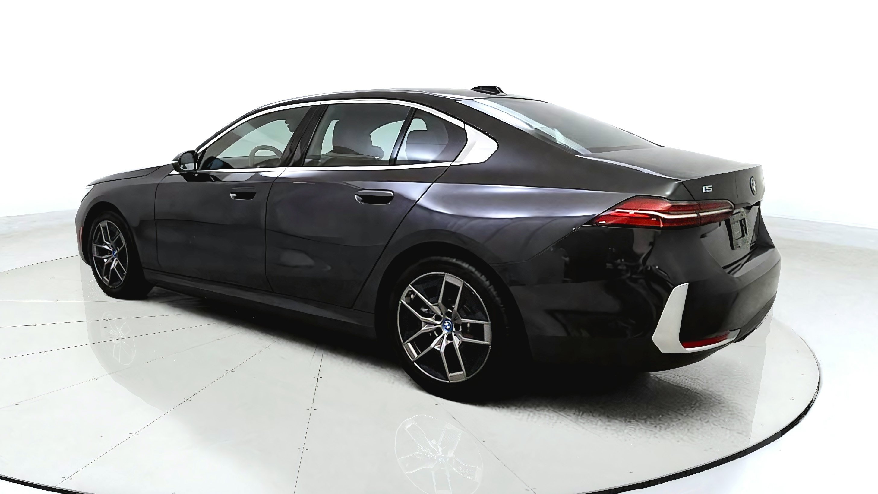 Used 2024 BMW i5 eDrive40i RWD image 5