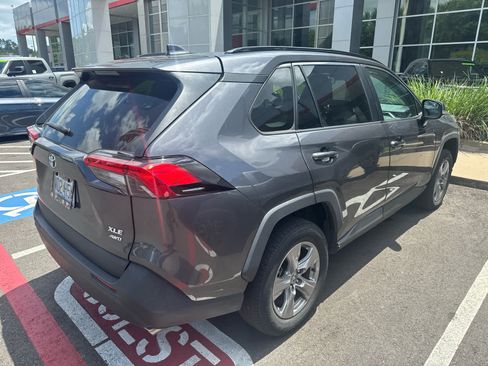 Used 2022 Toyota RAV4 XLE w/ Convenience Package AWD/4WD image 4