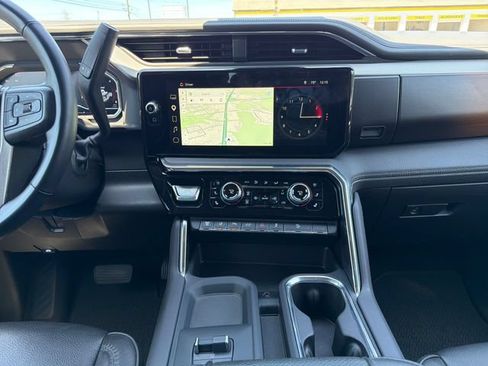 Used 2025 GMC Sierra 3500 Denali w/ Technology Package AWD/4WD image 17
