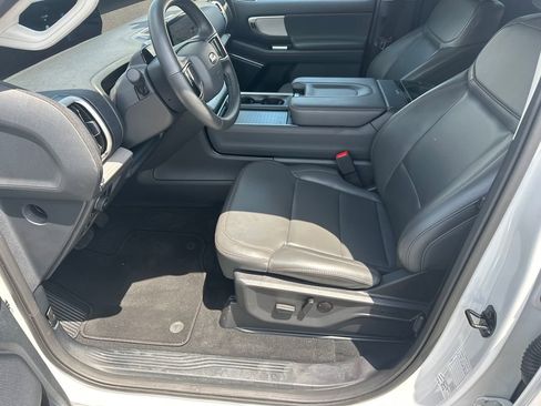 Used 2025 Ford Expedition Active AWD/4WD image 9
