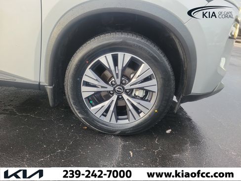 Used 2023 Nissan Rogue SV w/ SV Premium B Package FWD image 6