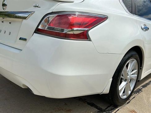 Used 2015 Nissan Altima 2.5 SL w/ Moonroof Package FWD image 8