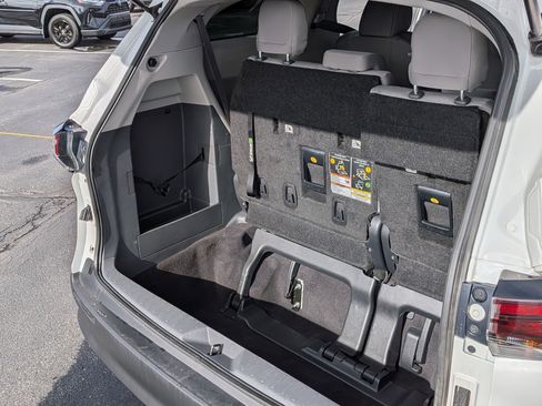 Used 2024 Toyota Sienna LE image 24