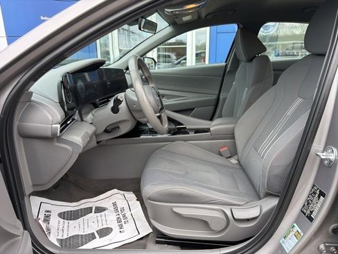 Used 2023 Hyundai Elantra SEL w/ Convenience Package image 10