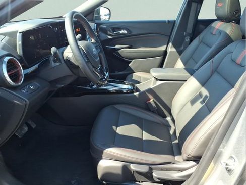 Used 2025 Chevrolet Trax RS w/ Sunroof Package image 20